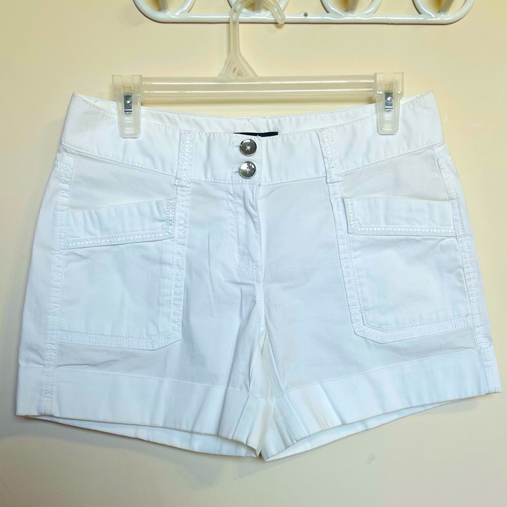 White House Black Market Mid-Rise Pret-A-Play Shorts , new without tag.
